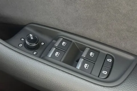  Audi Q8 3.0 TDI V6 Black Edition Tiptronic quattro Euro 6 (s/s) 5dr Thumbnail #44