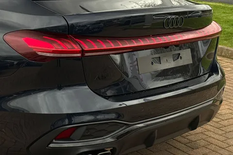  Audi A5 2.0 TDI Edition 1 Saloon S Tronic Euro 6 (s/s) 5dr Thumbnail #8