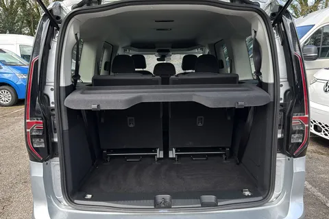 PF74FXE Volkswagen Caddy Maxi 2.0 TDI Life 5dr Thumbnail #6