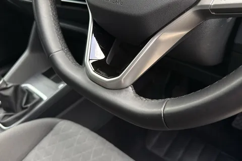 PF74FXE Volkswagen Caddy Maxi 2.0 TDI Life 5dr Thumbnail #24