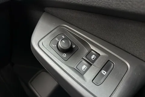 PF74FXE Volkswagen Caddy Maxi 2.0 TDI Life 5dr Thumbnail #37