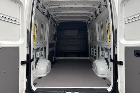 6 of 49 for Volkswagen Campervan 2.0 TDI 140PS Commerce Plus High Roof Van