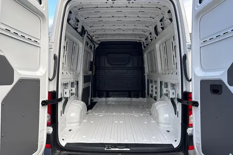 6 of 54 for Volkswagen Campervan 2.0 TDI 140PS Commerce High Roof Van