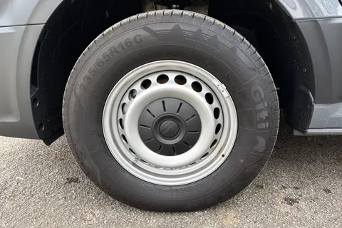 11 of 44 for Volkswagen Campervan 2.0 TDI 177PS Commerce Plus High Roof Van Auto