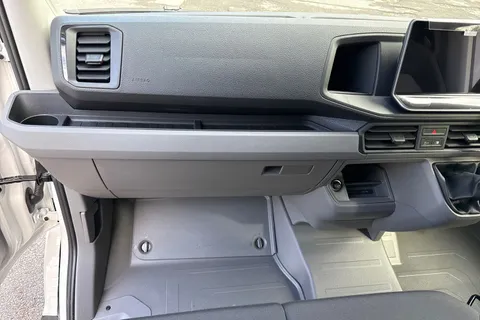 19 of 54 for Volkswagen Campervan 2.0 TDI 140PS Commerce High Roof Van