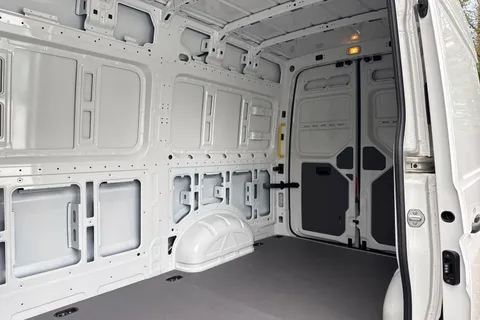 18 of 49 for Volkswagen Campervan 2.0 TDI 140PS Commerce Plus High Roof Van