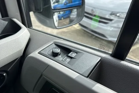 20 of 49 for Volkswagen Campervan 2.0 TDI 140PS Commerce Plus High Roof Van