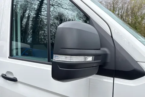 26 of 49 for Volkswagen Campervan 2.0 TDI 140PS Commerce Plus High Roof Van