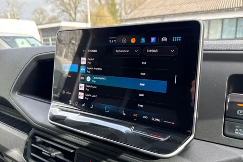 32 of 44 for Volkswagen Campervan 2.0 TDI 177PS Commerce Plus High Roof Van Auto