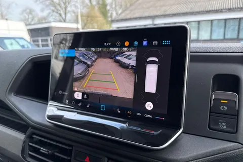 35 of 44 for Volkswagen Campervan 2.0 TDI 177PS Commerce Plus High Roof Van Auto