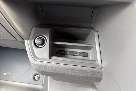 37 of 44 for Volkswagen Campervan 2.0 TDI 177PS Commerce Plus High Roof Van Auto