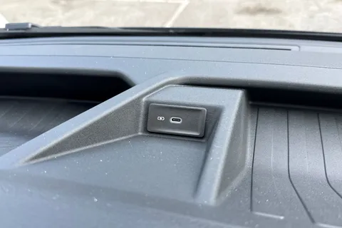 38 of 44 for Volkswagen Campervan 2.0 TDI 177PS Commerce Plus High Roof Van Auto