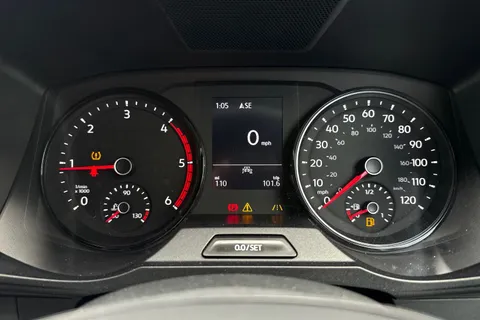 37 of 49 for Volkswagen Campervan 2.0 TDI 140PS Commerce Plus High Roof Van