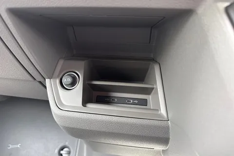 44 of 49 for Volkswagen Campervan 2.0 TDI 140PS Commerce Plus High Roof Van