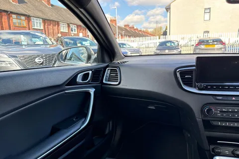 DY20UHA Kia Proceed 1.4 T-GDi GT-Line Shooting Brake Euro 6 (s/s) 5dr Thumbnail #16