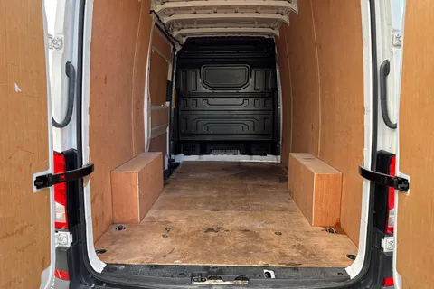 CX74ZDZ Volkswagen Crafter 2.0 TDI CR35 Commerce FWD MWB High Roof Euro 6 (s/s) 5dr Thumbnail #7