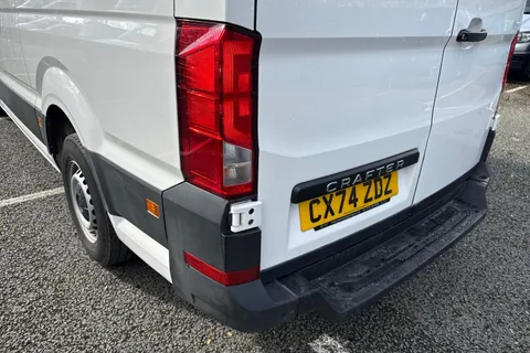 CX74ZDZ Volkswagen Crafter 2.0 TDI CR35 Commerce FWD MWB High Roof Euro 6 (s/s) 5dr Thumbnail #8