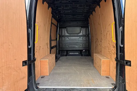 CX74ZJU Volkswagen Crafter 2.0 TDI CR35 Commerce Plus FWD MWB High Roof Euro 6 (s/s) 5dr Thumbnail #8