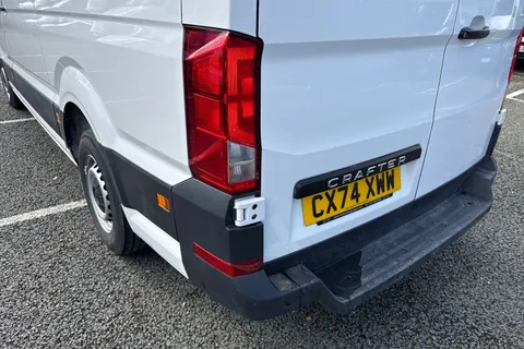CX74XWW Volkswagen Crafter 2.0 TDI CR35 Commerce FWD MWB High Roof Euro 6 (s/s) 5dr Thumbnail #8