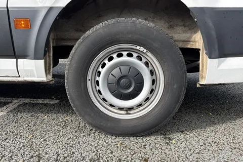 CX74ZDZ Volkswagen Crafter 2.0 TDI CR35 Commerce FWD MWB High Roof Euro 6 (s/s) 5dr Thumbnail #11