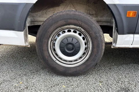 CX74ZDZ Volkswagen Crafter 2.0 TDI CR35 Commerce FWD MWB High Roof Euro 6 (s/s) 5dr Thumbnail #12