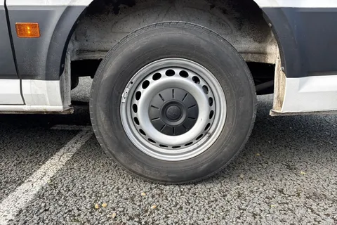 CX74XWW Volkswagen Crafter 2.0 TDI CR35 Commerce FWD MWB High Roof Euro 6 (s/s) 5dr Thumbnail #11