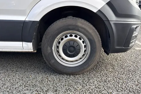 CX74XWW Volkswagen Crafter 2.0 TDI CR35 Commerce FWD MWB High Roof Euro 6 (s/s) 5dr Thumbnail #13