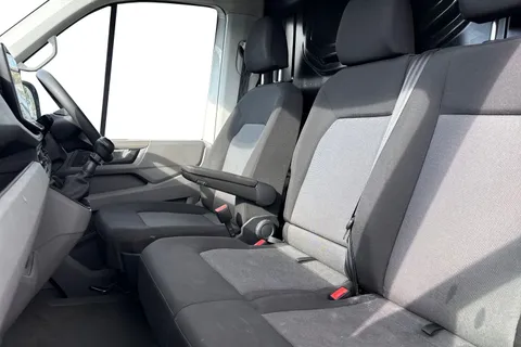 CX74ZDZ Volkswagen Crafter 2.0 TDI CR35 Commerce FWD MWB High Roof Euro 6 (s/s) 5dr Thumbnail #16