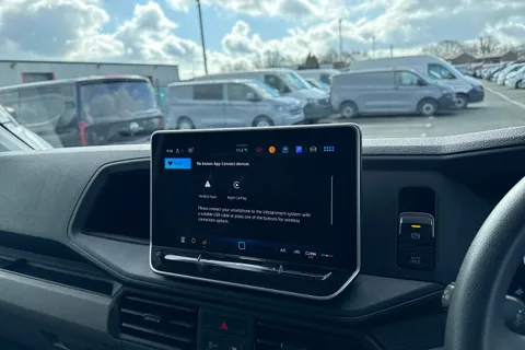 CX74ZDZ Volkswagen Crafter 2.0 TDI CR35 Commerce FWD MWB High Roof Euro 6 (s/s) 5dr Thumbnail #17