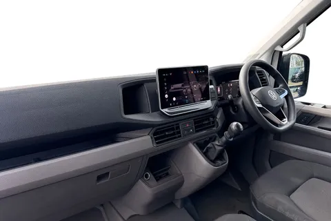 CX74XWW Volkswagen Crafter 2.0 TDI CR35 Commerce FWD MWB High Roof Euro 6 (s/s) 5dr Thumbnail #15