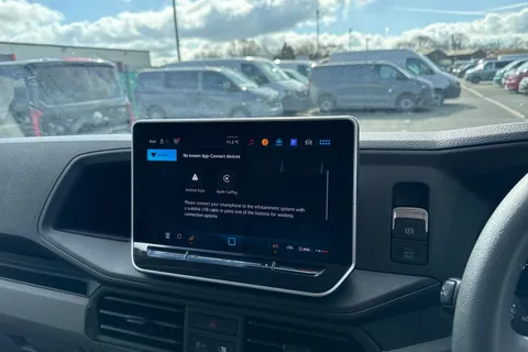 CX74XWW Volkswagen Crafter 2.0 TDI CR35 Commerce FWD MWB High Roof Euro 6 (s/s) 5dr Thumbnail #17