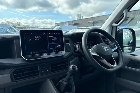 CX74XWW Volkswagen Crafter 2.0 TDI CR35 Commerce FWD MWB High Roof Euro 6 (s/s) 5dr Thumbnail #18