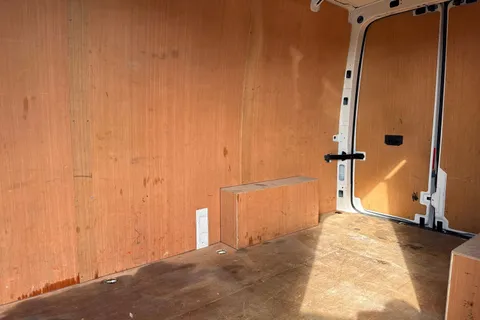 CX74ZDZ Volkswagen Crafter 2.0 TDI CR35 Commerce FWD MWB High Roof Euro 6 (s/s) 5dr Thumbnail #19