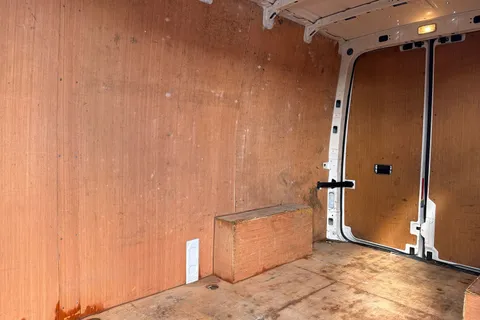 CX74XWW Volkswagen Crafter 2.0 TDI CR35 Commerce FWD MWB High Roof Euro 6 (s/s) 5dr Thumbnail #19