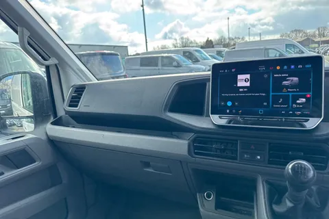 CX74ZDZ Volkswagen Crafter 2.0 TDI CR35 Commerce FWD MWB High Roof Euro 6 (s/s) 5dr Thumbnail #20