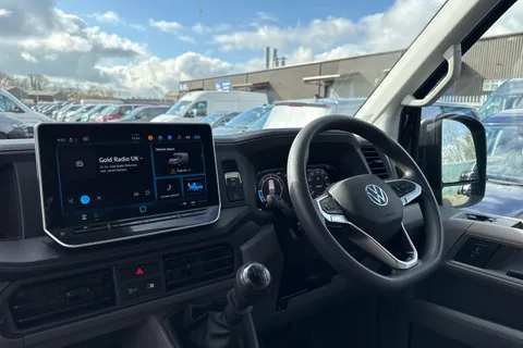 CX74ZJU Volkswagen Crafter 2.0 TDI CR35 Commerce Plus FWD MWB High Roof Euro 6 (s/s) 5dr Thumbnail #19