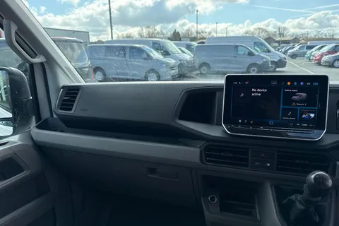 CX74XWW Volkswagen Crafter 2.0 TDI CR35 Commerce FWD MWB High Roof Euro 6 (s/s) 5dr Thumbnail #20