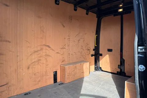 CX74ZJU Volkswagen Crafter 2.0 TDI CR35 Commerce Plus FWD MWB High Roof Euro 6 (s/s) 5dr Thumbnail #20