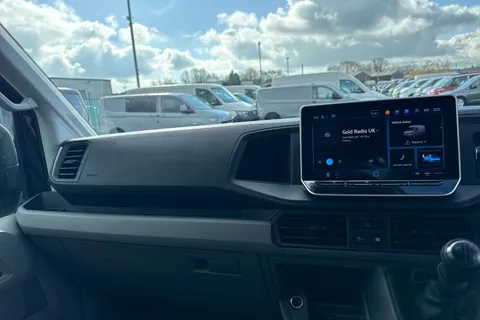 CX74ZJU Volkswagen Crafter 2.0 TDI CR35 Commerce Plus FWD MWB High Roof Euro 6 (s/s) 5dr Thumbnail #21