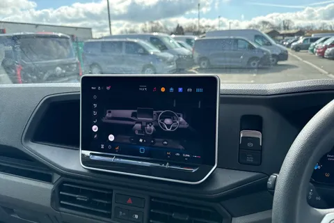 CX74XWW Volkswagen Crafter 2.0 TDI CR35 Commerce FWD MWB High Roof Euro 6 (s/s) 5dr Thumbnail #22