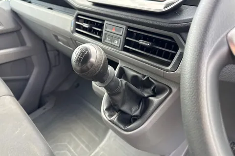 CX74XWW Volkswagen Crafter 2.0 TDI CR35 Commerce FWD MWB High Roof Euro 6 (s/s) 5dr Thumbnail #23