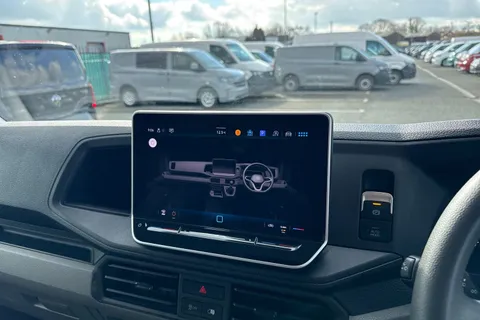 CX74ZJU Volkswagen Crafter 2.0 TDI CR35 Commerce Plus FWD MWB High Roof Euro 6 (s/s) 5dr Thumbnail #23