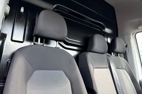 CX74ZDZ Volkswagen Crafter 2.0 TDI CR35 Commerce FWD MWB High Roof Euro 6 (s/s) 5dr Thumbnail #24