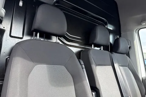 CX74XWW Volkswagen Crafter 2.0 TDI CR35 Commerce FWD MWB High Roof Euro 6 (s/s) 5dr Thumbnail #24