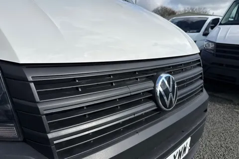 CX74XWW Volkswagen Crafter 2.0 TDI CR35 Commerce FWD MWB High Roof Euro 6 (s/s) 5dr Thumbnail #25