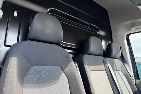 CX74ZJU Volkswagen Crafter 2.0 TDI CR35 Commerce Plus FWD MWB High Roof Euro 6 (s/s) 5dr Thumbnail #25