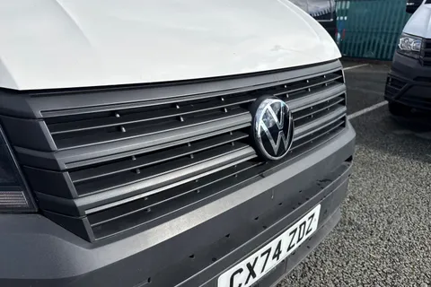 CX74ZDZ Volkswagen Crafter 2.0 TDI CR35 Commerce FWD MWB High Roof Euro 6 (s/s) 5dr Thumbnail #25