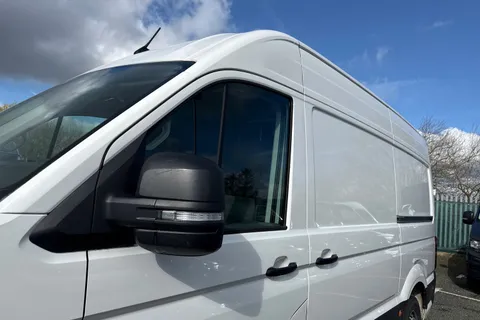 CX74XWW Volkswagen Crafter 2.0 TDI CR35 Commerce FWD MWB High Roof Euro 6 (s/s) 5dr Thumbnail #26