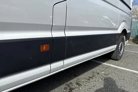 CX74XWW Volkswagen Crafter 2.0 TDI CR35 Commerce FWD MWB High Roof Euro 6 (s/s) 5dr Thumbnail #27