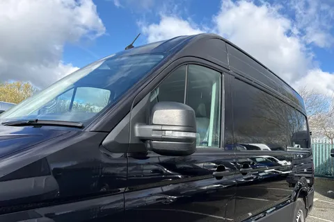 CX74ZJU Volkswagen Crafter 2.0 TDI CR35 Commerce Plus FWD MWB High Roof Euro 6 (s/s) 5dr Thumbnail #27